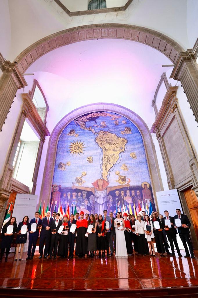 IPN_MX's tweet photo. En una ceremonia especial, @Letamaya, titular de la @SEP_mx, acompañada de nuestro director general @ArturoReyesS_ entregó la presea Lázaro Cárdenas 2023 a 21 politécnicas y politécnicos, quienes por sus conocimientos, experiencia, excelencia académica, entrega a la docencia, investigación y difusión son la expresión más clara de la grandeza del IPN.