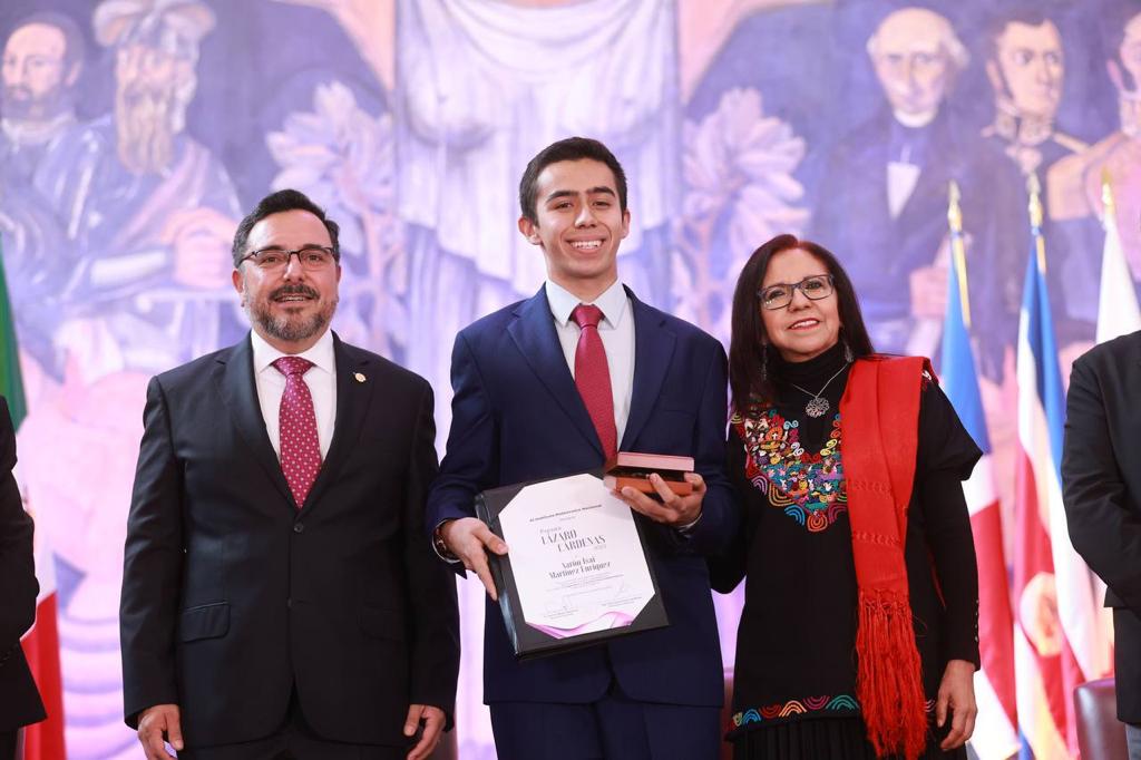 IPN_MX's tweet photo. En una ceremonia especial, @Letamaya, titular de la @SEP_mx, acompañada de nuestro director general @ArturoReyesS_ entregó la presea Lázaro Cárdenas 2023 a 21 politécnicas y politécnicos, quienes por sus conocimientos, experiencia, excelencia académica, entrega a la docencia, investigación y difusión son la expresión más clara de la grandeza del IPN.