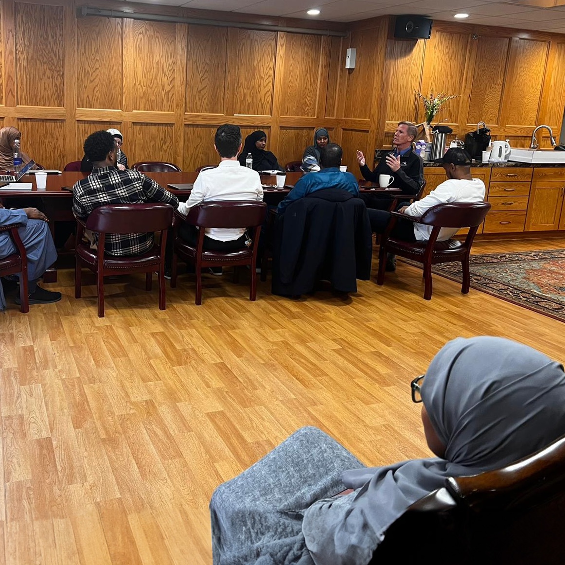 ISAIAHMN's tweet photo. Core leaders of the Muslim Coalition of ISAIAH met with Bloomington Mayor Tim Busse to discuss issues on Islamophobia, housing, and small businesses. Thanks for your leadership to help make Bloomington a place where everyone across race, religion, and gender can thrive, @TRBusse! https://t.co/p2eUacmEmG