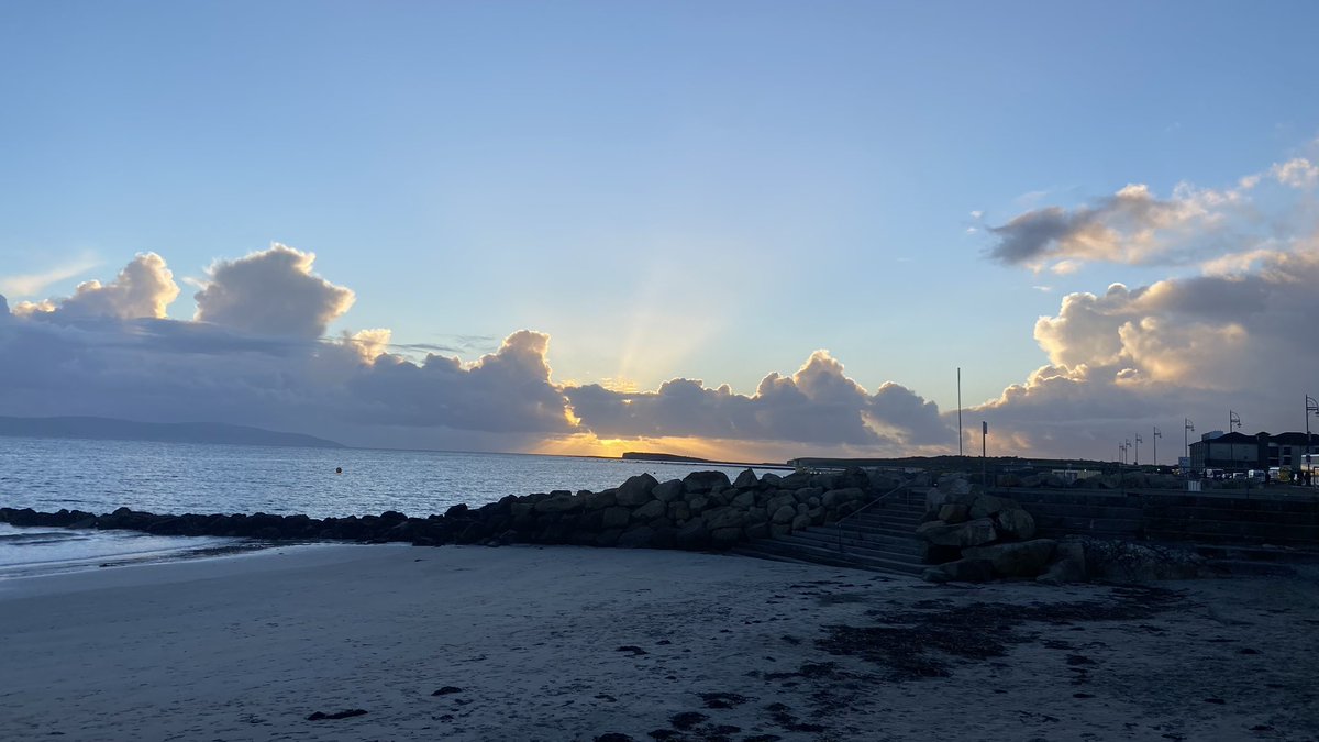 JoanneMurphy_'s tweet photo. ✨Embracing the sunshine this afternoon for the first of our winter dips in Galway Bay! 

It was a little chillier than expected but made the post dip treats much nicer 🤣🥶💪🏻 https://t.co/oxyrwveCqJ