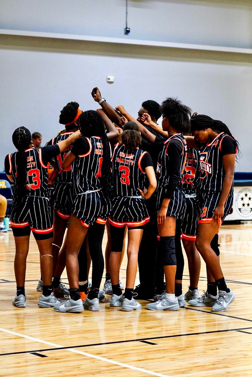 OakCityPrep's tweet photo. A Team that PRAY together, PLAY together, will STAY together!!
Proverbs 3:6 (NIV) - "In all your ways submit to him, and he will make your paths straight."
#weareoakcity #prayingteam #prayerworks #prephoops
Photo Cred 📸: @__slv2__ https://t.co/J8LzCZZDBb