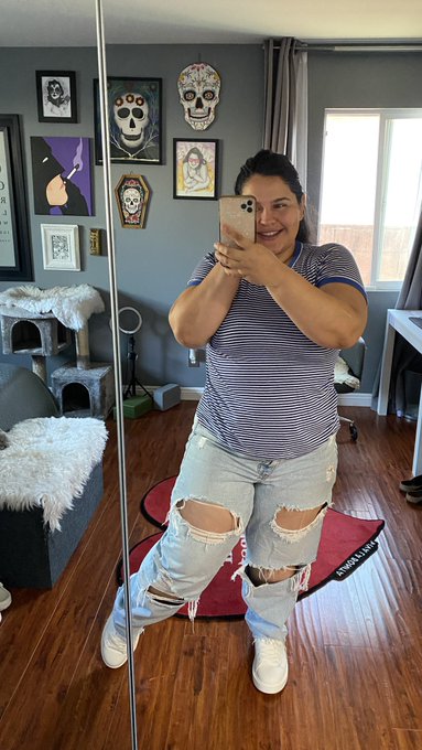 Today&rsquo;s fit 💙🤍💙🤍💙 https://t.co/kFH4mGZZKI<a href="/tag/mvsales"class="tags"><span>#mvsales</span></a>