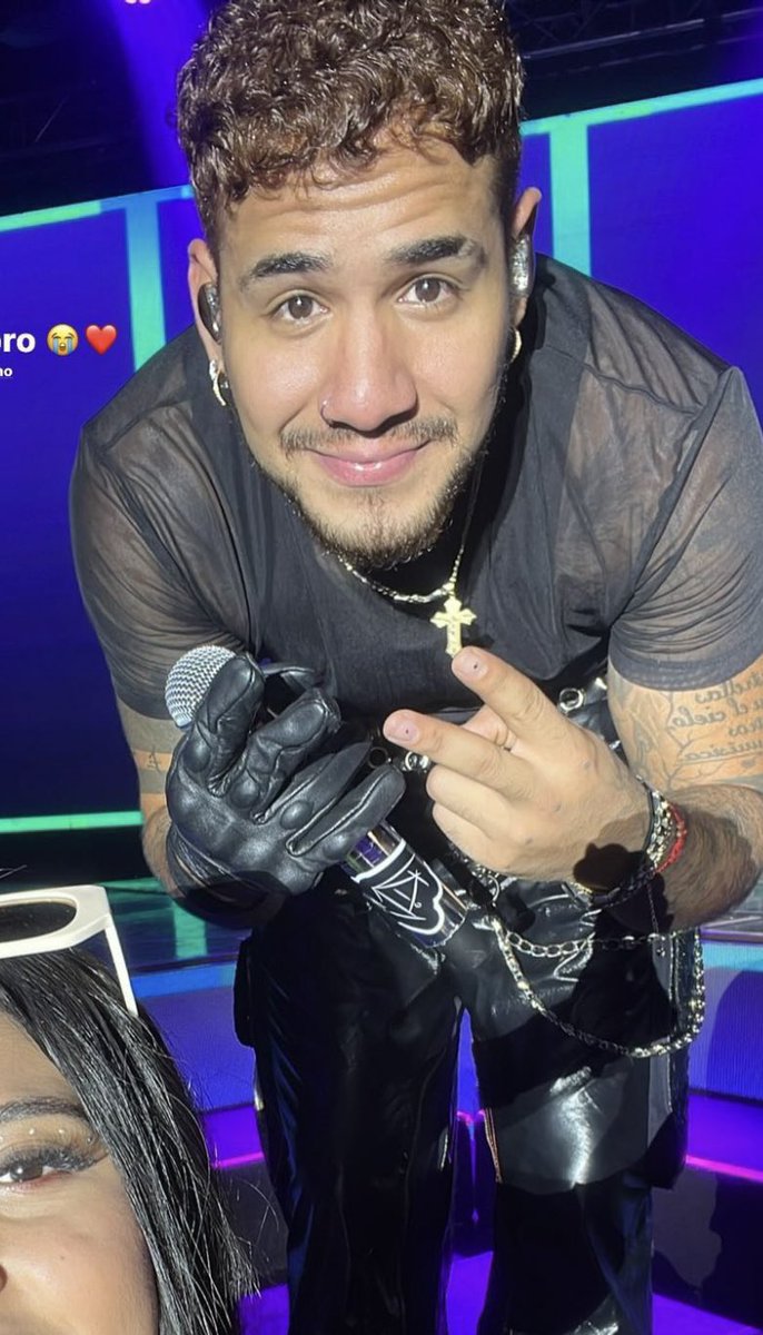 Ay dios me siento tan destrozada de solo pensar que no se por cuánto tiempo no lo voy a ver 🥺❤️..... basta no soy fuerte