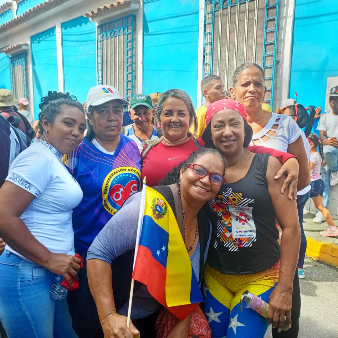 La Confederación Socialista Amas y Amos de Casa Confeamas Miranda Presente en la gran marcha por la defensa de nuestro Esequibo porque el Esequibo es nuestro de Venezuela toda. <a href="/NicolasMaduro/">Nicolás Maduro</a> <a href="/nicmaduroguerra/">Nicolas Maduro Guerra</a> <a href="/ConCiliaFlores/">Cilia Flores</a>
