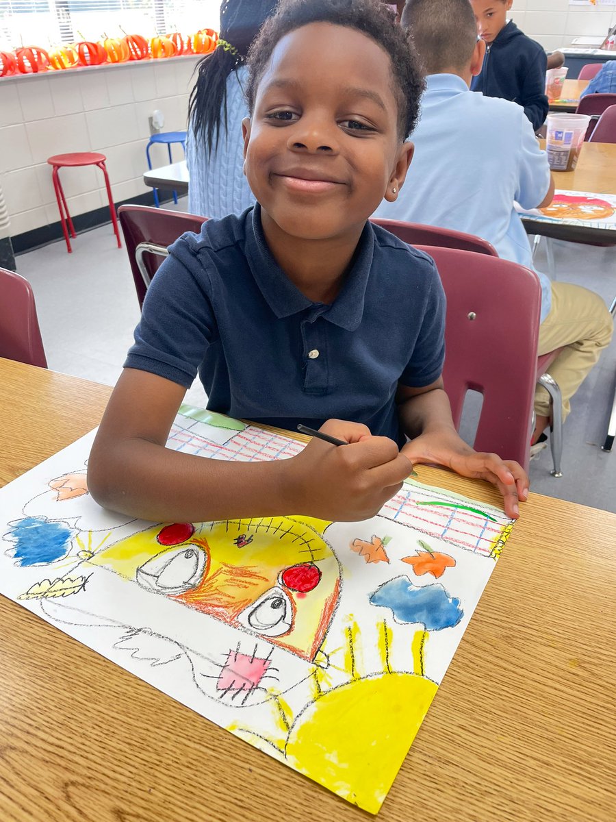 kdurrence_tce's tweet image. 🍂Creating fall scarecrows🍁 #fallisintheair @LibertyCoSchool @Tigers_TCE @GilmoreKenyatta @SankerDiane