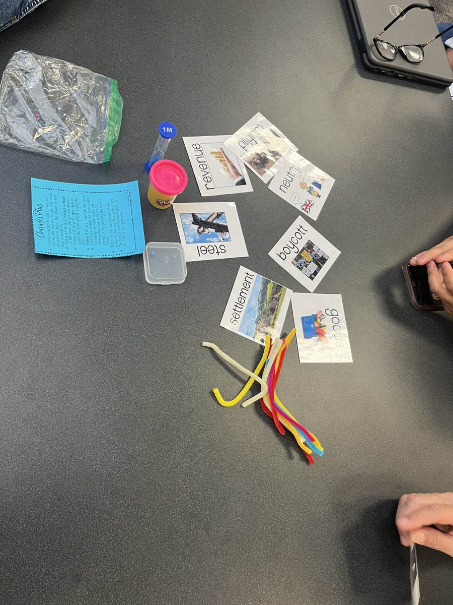 powerangels01's tweet photo. Staff development. Social Studies. @KimCounselor1 @MsRosalesMEd @RicardoPequeno1 @OdomES_AISD https://t.co/xwLzV7DteT