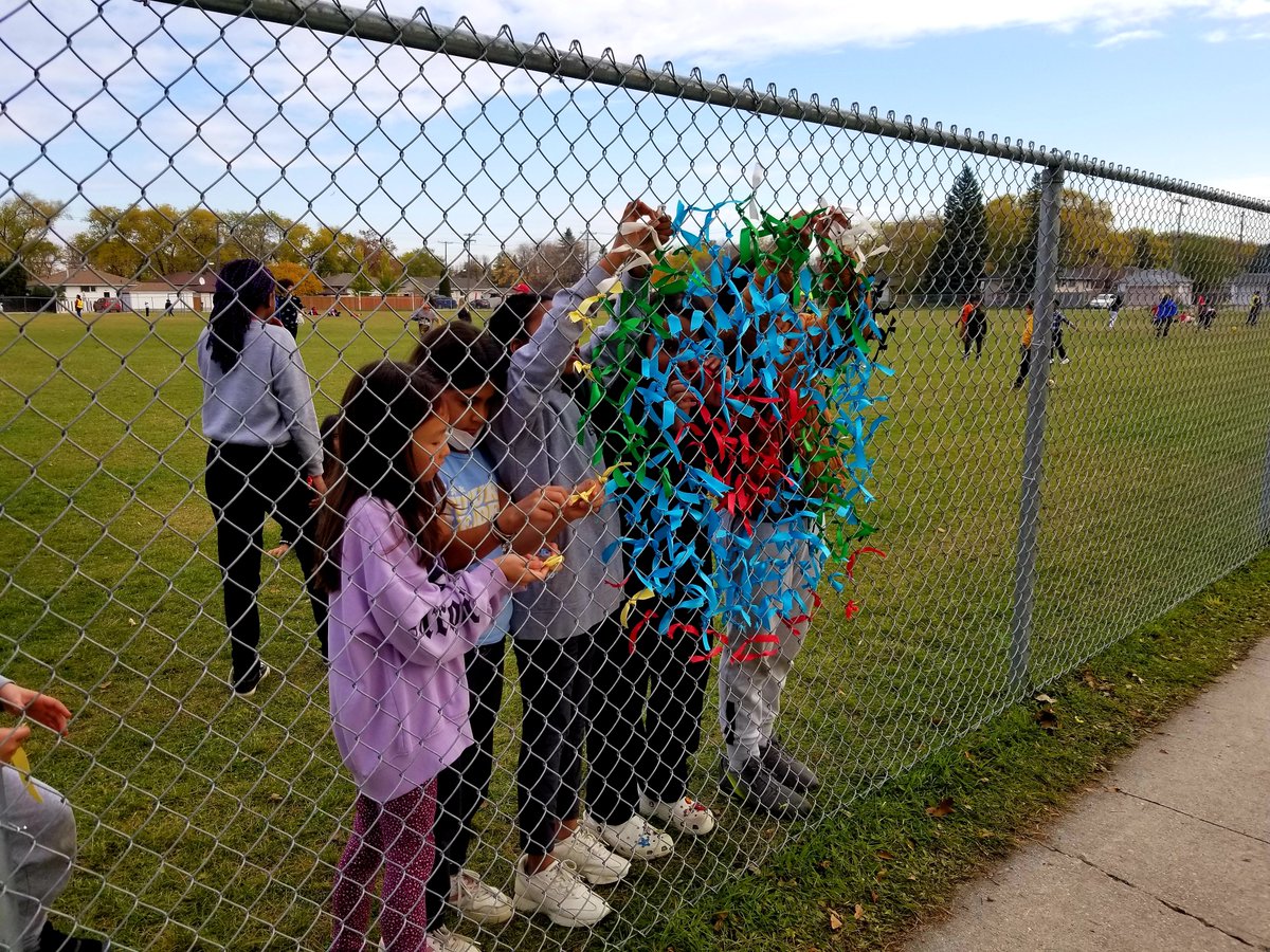 esmp_RETSD's tweet photo. Our Eco-Justice Team created beautiful ribbon art featuring an earth with a heart in the middle surrounded by the Medicine Wheel. We hope to inspire our community with a spirit of belonging, generosity, independence, and mastery as we take care of Mother Earth and each other. https://t.co/J1iMWhxIOo
