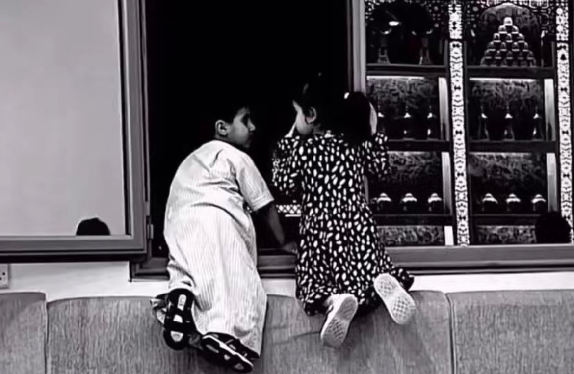 ولي قلب واحد وانت من جيت محتله 
معك ذقت لذات الغلا ونت ذائقها 

تعدت مراحل خل يموت في خله 
أنا ادمنت بك حتا العذاريب عاشقها