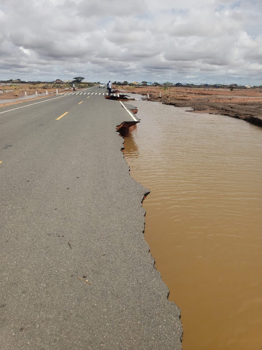 Hon_Hire's tweet photo. The recently completed Nuno- Modogashe road. One wonders whether there was value for money in this project. https://t.co/LxWc19gNA1