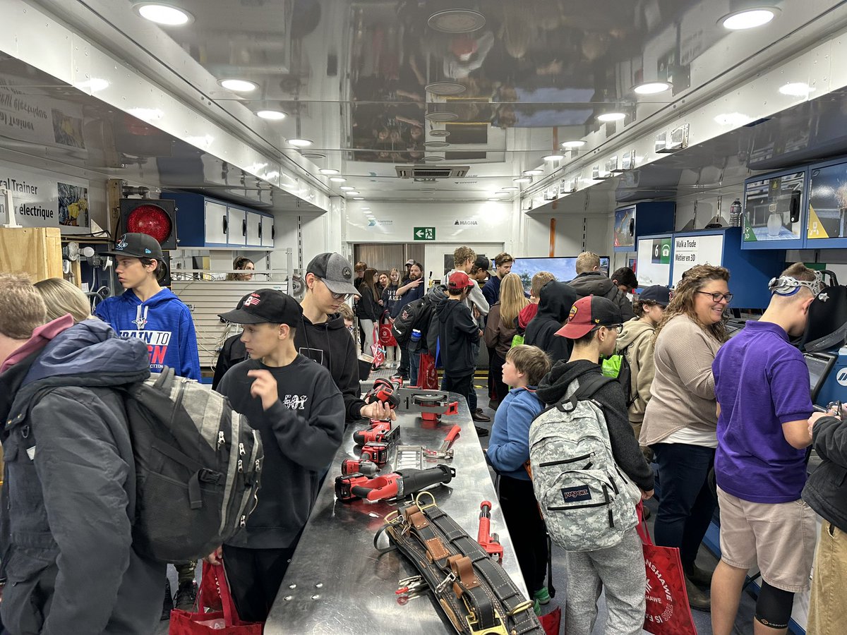 London #LevelUp was an absolute blast!  Lots of students through the #Trades&amp;TechTruck #SkillsOnTheRoad <a href="/skillsontario/">Skills Ontario</a>