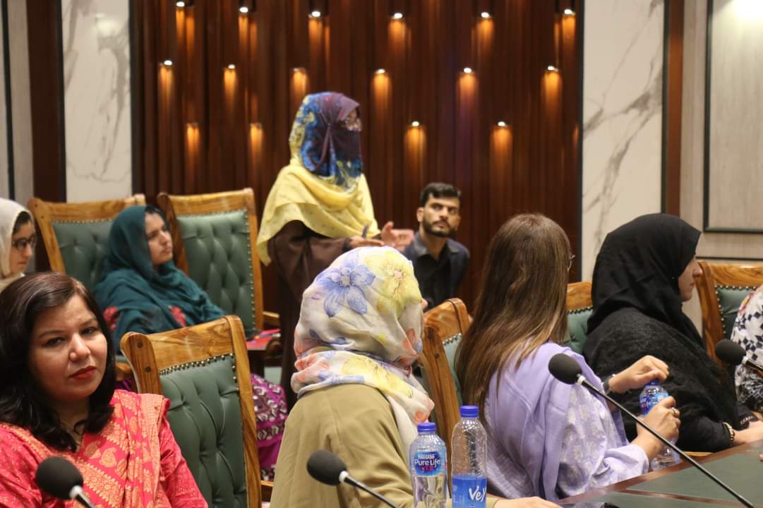 LUAWMSOfficial's tweet photo. Respected Guest had interactive session with Faculty and students of the Faculty of Marine Sciences. Discussions centered around maritime affairs, marine sciences, and the blue economy in Pakistan. We are grateful for their insights and look forward to continued collaboration. https://t.co/v5uOSEt2dI