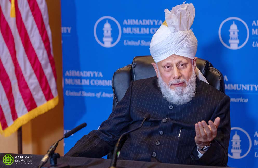 Moon_Rafiq_90's tweet photo. #VoicesforPeace "If todays goverments followed this basic principle and prioritised justice and helping others over and above their own interests, the world would be a far better place." - (Caliph of Messiah) https://t.co/UHR1iJWpwV
