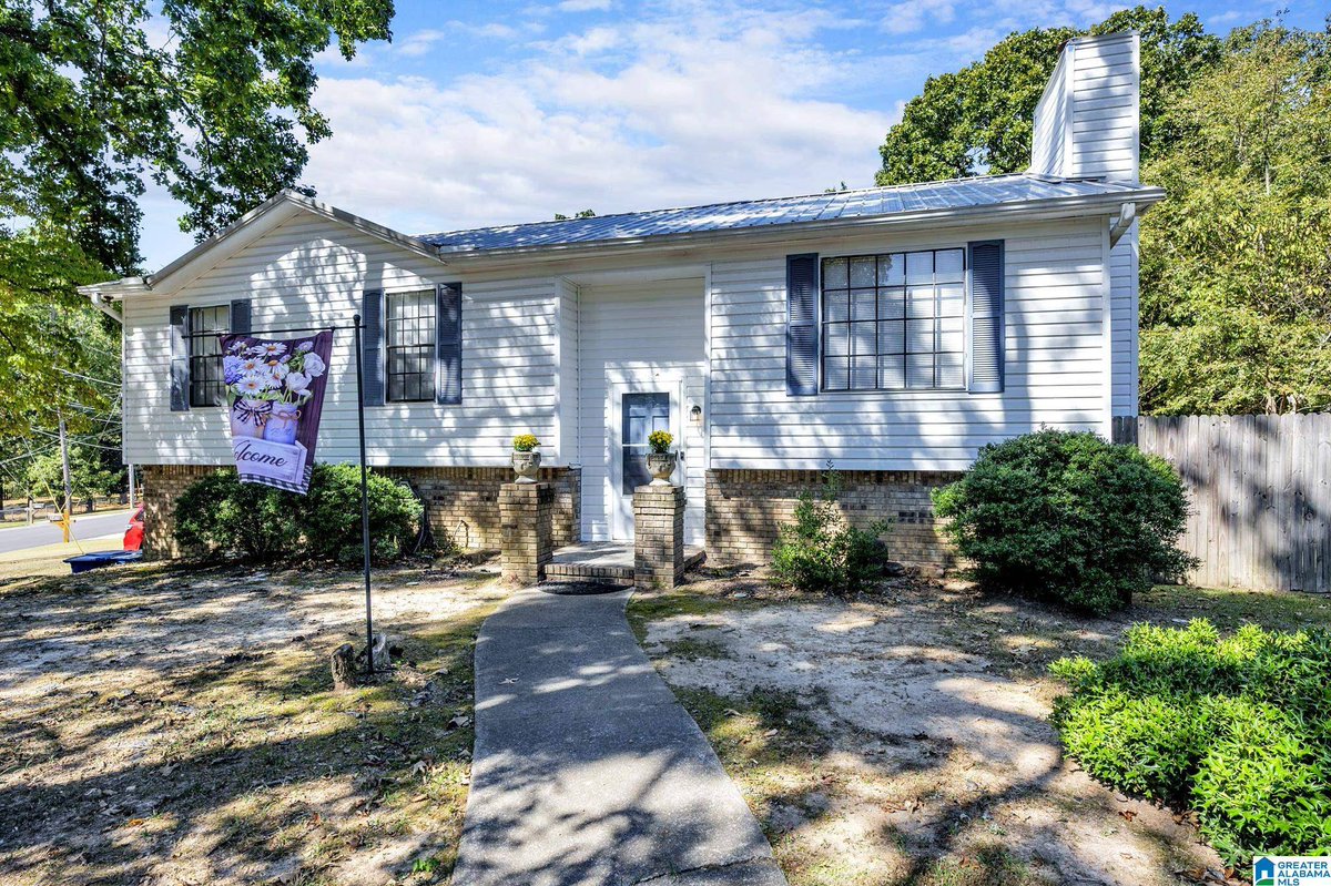 BrandonBridgmon's tweet photo. Deal of the Week!! New Listing Price: $265,000
1120 6TH AVENUE NW, Alabaster, AL 35007 is a fantastic property with 3 bedrooms and 3.0 bathrooms.
See more here: https://t.co/c01WPYXLbH https://t.co/yEWsOfQpvI