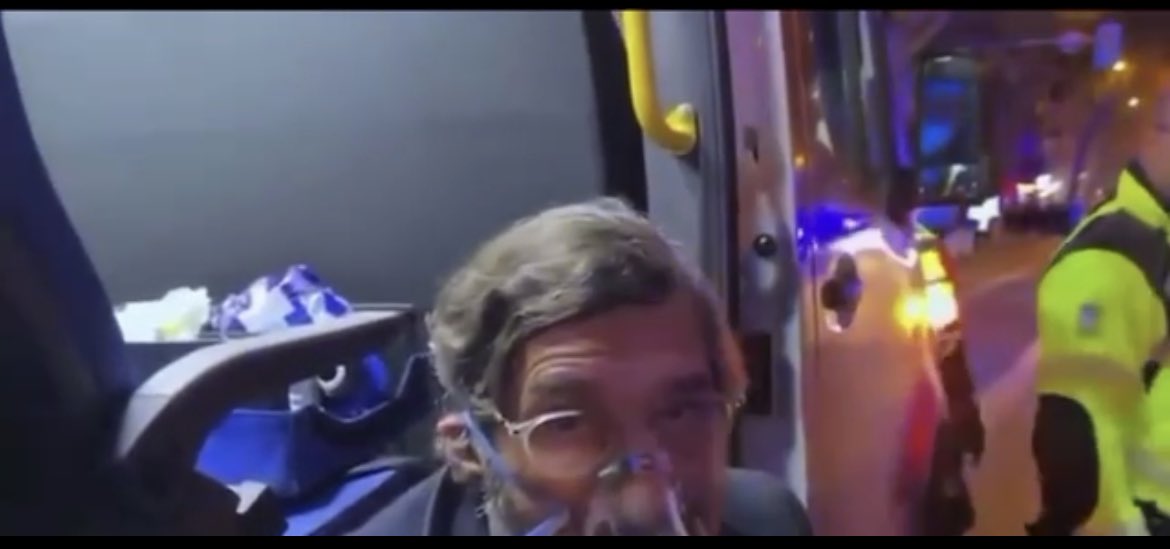 patriciardguezc's tweet photo. 🔴Miembros del operativo afirman que la brutal desproporción fue “una orden directa del Jefe Operativo desde la subdelegación del Gobierno”. 

Lo siento pero me parece absolutamente desproporcionado utilizar gas lacrimógeno y pelotas de goma , cuando hay ancianos y niños .

Al menos 12 heridos ya