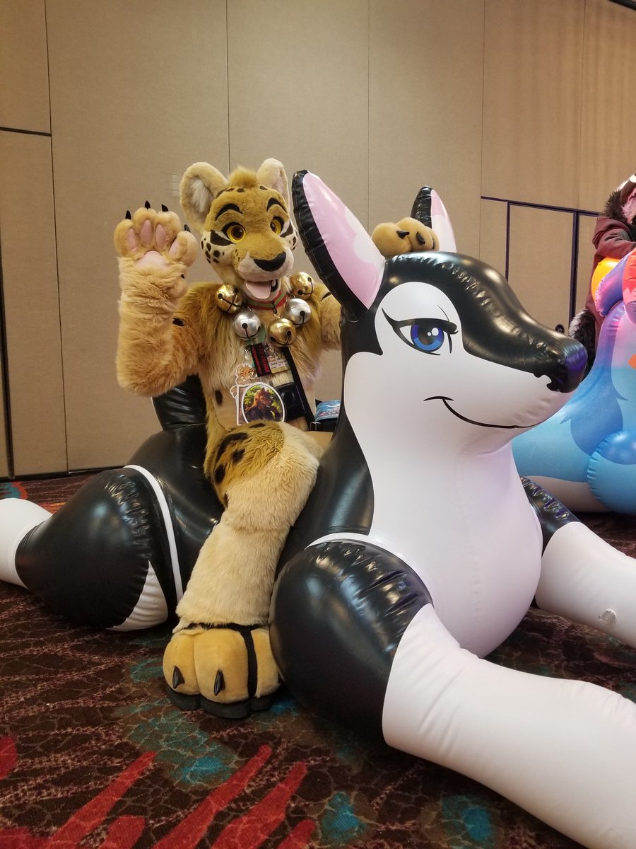 darkjaguar01's tweet photo. Xmas theme at con hotel and I found inflatables first time at con. https://t.co/KAYCPHEFHk
