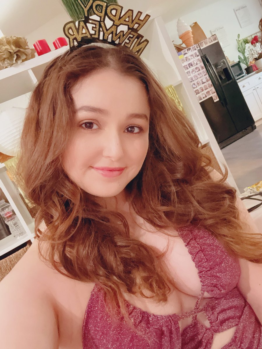 LeanaLovings's tweet photo. Some days I feel like I’m glowing. Today I’m glowing for @WankzVR ❤️! It’s always a great day to shoot with  @XOliviaMadison and  @ImOliDavis https://t.co/HLcbIG7wBK
