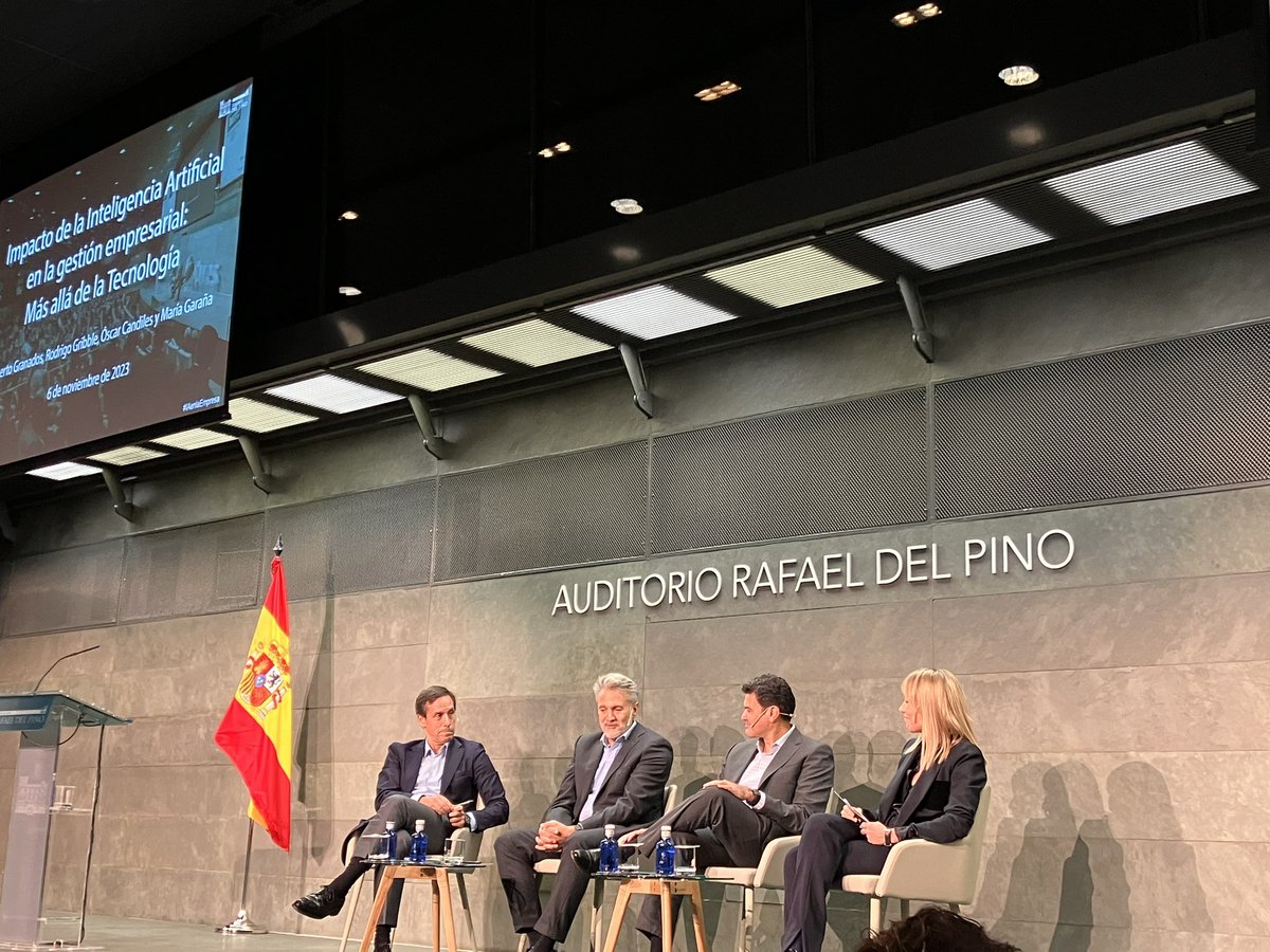 morenocasas's tweet photo. Gran @oportunidad #IA🇪🇸🇪🇺.Gracias @frdelpino por el encuentro! #IAgenerativa como un copiloto que te permite tratar #datos para #predecir . Clave querer aprender de forma continua y una #regulacion que no ahogue la #innovacion. @MicrosoftES @TelefonicaTech @Rodrigo_Gribble https://t.co/ZbICour8Gf