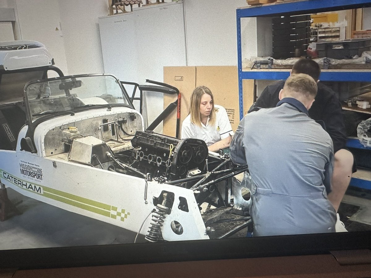 Occupational therapy (OT) at the Defence Medical Rehabilitation Centre. OT utilises personal and meaningful activities to support rehab to those we treat. Today’s activity: working on a Caterham #OccupationalTherapy #OTWeek2023 @dms_dmrc @theRCOT @Missionmotorspt @CaterhamF1