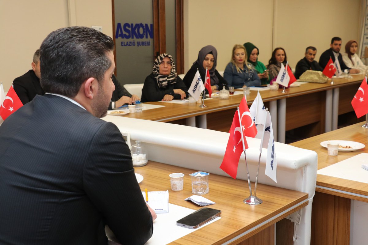 haydarevliyaogl's tweet photo. ASKON Elazığ İl Başkanı Sn Abdullah Çınar, Yönetim Kurulu Üyeleri ve ASKON Üyeleriyle istişare toplantısında bir araya gelerek, iş insanlarımızın şehrimize ve sektörlerine dair görüşlerini dinledik.

Yerel yönetim anlayışımız ve iş dünyamızla birlikte atacağımız adımlar ve işbirliği projeleriyle, şehrimize katmadeğer kazandıracak kalkınma hamlelerimizi değerlendirdik. 

Belediyecilik hizmetlerinin ötesinde ortaya koyacağımız somut adımlarla Elazığımızın kalkınmışlık ve gelişmişlik seviyesini zirveye taşıyacağız.

@RTErdogan @Akparti @elazigaskon @ASKON @Abdullahcinar23