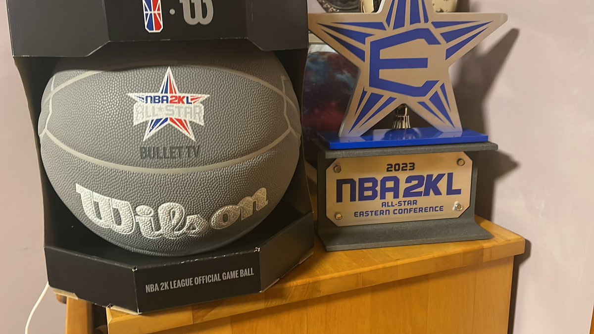 I got my ball and trophy thank you <a href="/NBA2KLeague/">NBA 2K League</a> this is 🔥🔥🔥🔥