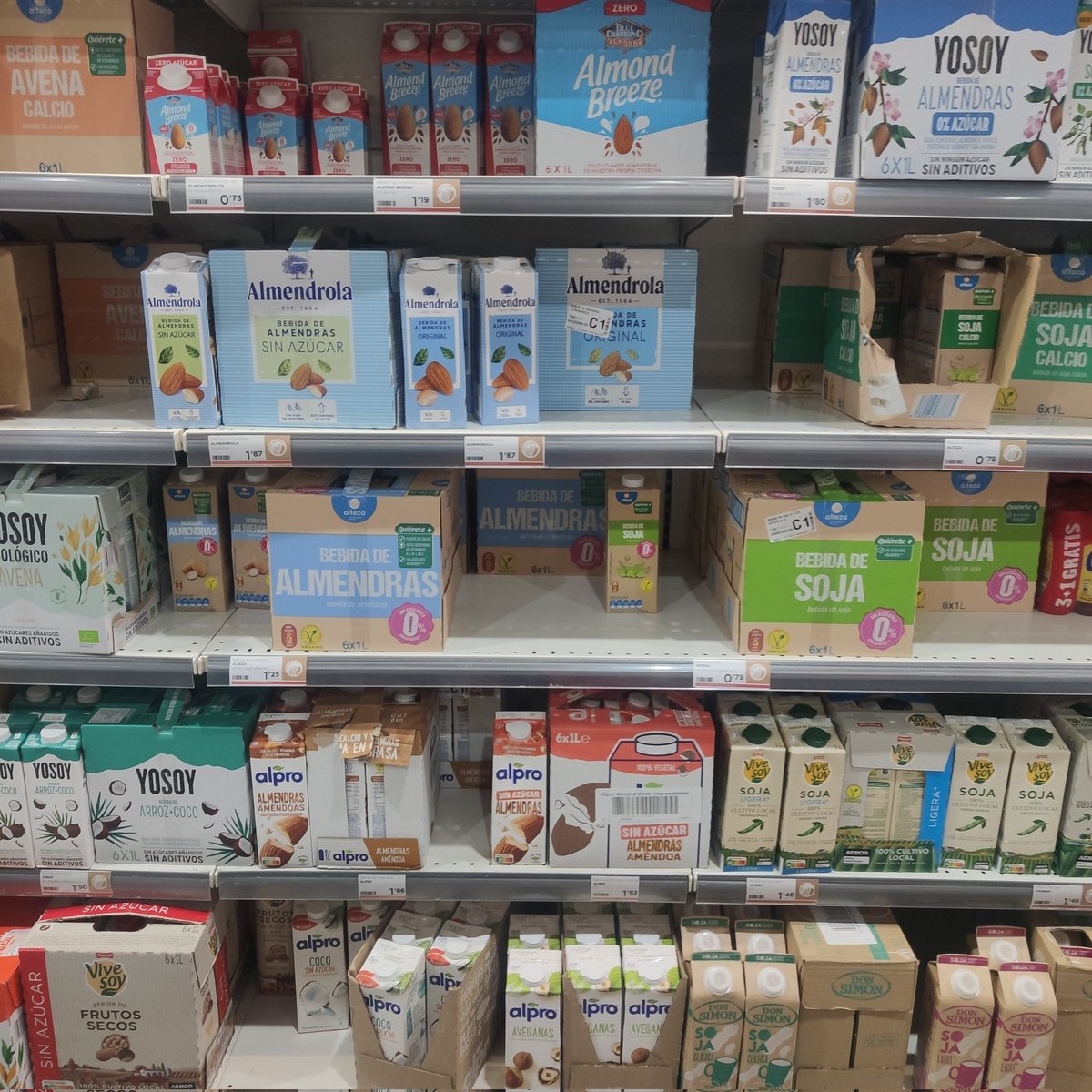 La reconversión de la industria láctea es posible. 

Sólo hay que ver en las estanterías de los supermercados espacios más grandes destinados a las leches vegetales. Menos contaminación, menos sufrimiento animal. 

Tú haces posible el cambio.

#GoVeganForThePlanet