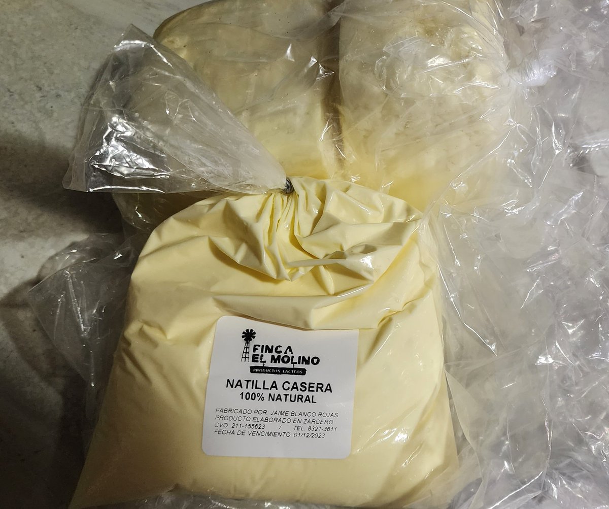 Becoamore's tweet photo. Vengo a antojarlos con lo que me llegó, quesito y natilla directo de @fincaelmolinocr 😋 https://t.co/uHxfcRmKrG