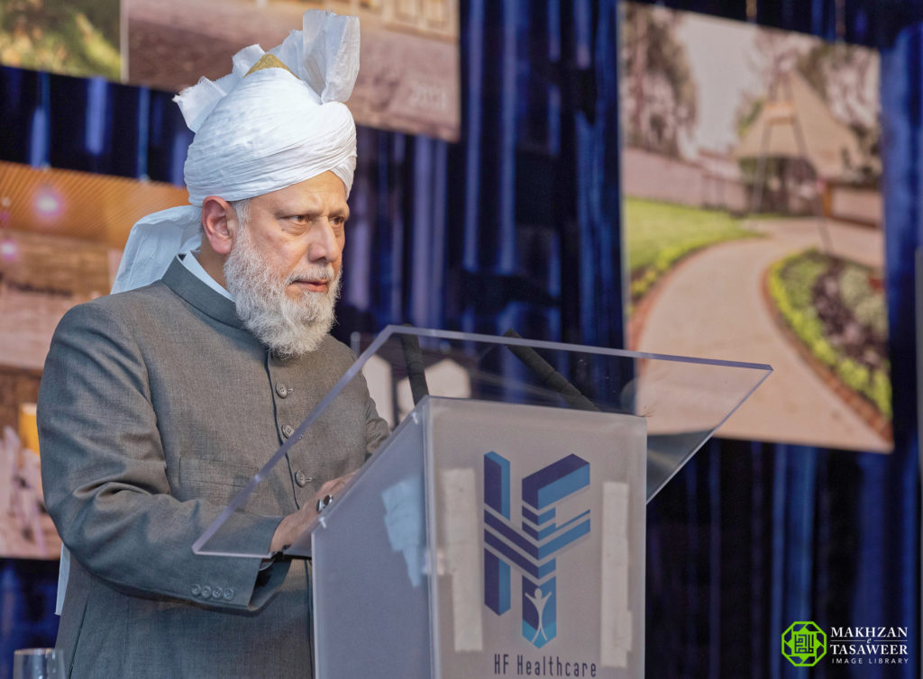 Moon_Rafiq_90's tweet photo. #VoicesforPeace “Peace is the golden key to unlocking the door to societal progress and development. Thus ensuring our future generation can thrive and prosper.” - (Caliph of Messiah) https://t.co/43bci7maEq
