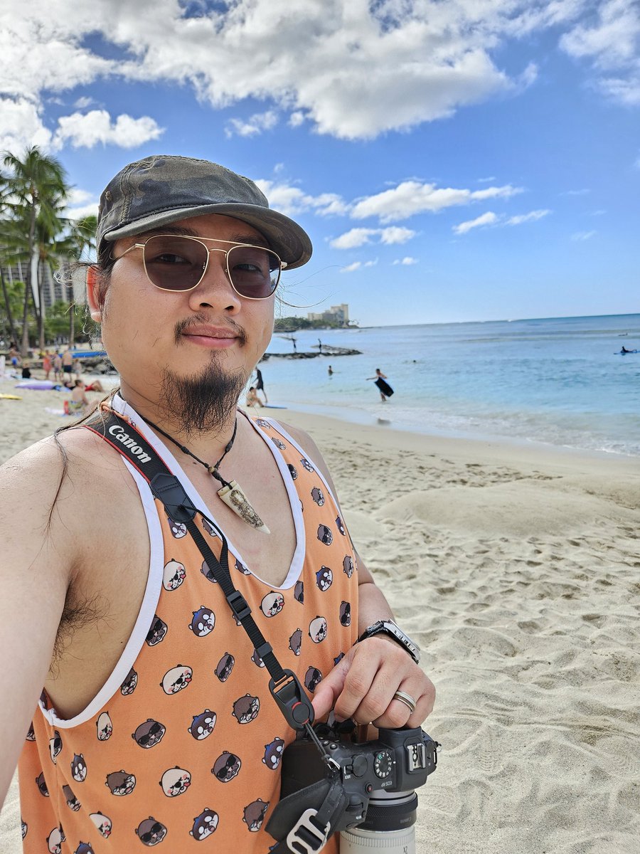 huhu last day in Hawaii but I look nice in my @rudderbutts outfit today