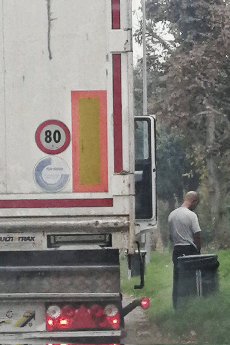 JohnBosley78's tweet photo. The pitstop

#truckers #truckerlife #truckerrest #restingarea #truckerrealness #dadbod  #pissingtrucker #sexontheroad #cruising #outdoorcruising #camionisti #camioneros #camionerosgorditos #dickpic https://t.co/S9bbZQeXSY
