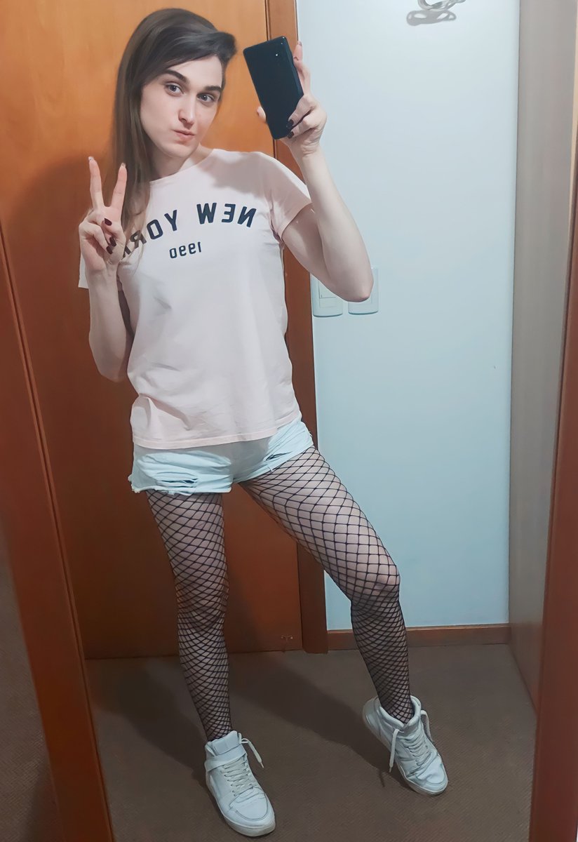 sophiesensata's tweet photo. Boa semana genti, mta paz e tranquilidade para todos 🥰❤️
#tgirl #mulhertrans #trans #amortrans #transgirls #lgbt #pride #lgbtq #transgender https://t.co/fEzBAmscwR