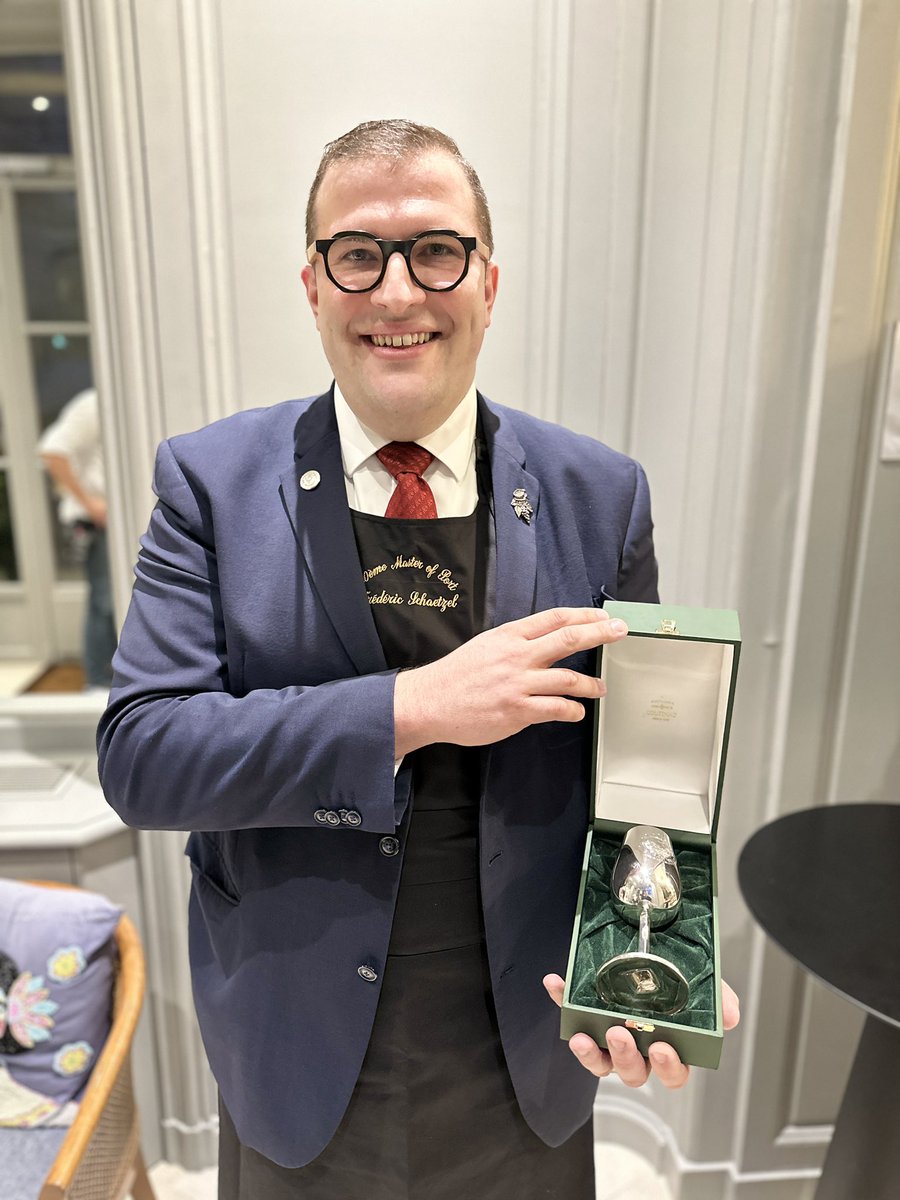 udsfsom's tweet image. [Master of Port 2023]
Frédéric Schaetzel devient le 20eme Master of Port.  
#masterofport #ivdp #ffva #sgmp 
#portwine #dourovalley #dourowines
#andresporto @Churchills_Port #dalvawines #ferreirawines
@NiepoortWines #portocruz
#quintadonoval #ramospinto
#rozes @SandemanPorto