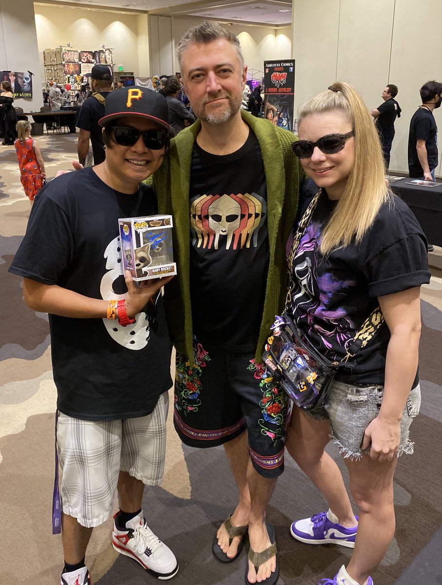 kpwhat's tweet photo. Super Dope kickin it w/ Sean Gunn @seangunn at this years Artist Assemble Horror Fest!!! 🚀🦝 #Kraglin #BabyRocket #GuardiansoftheGalaxy https://t.co/CIy3w8EDmR