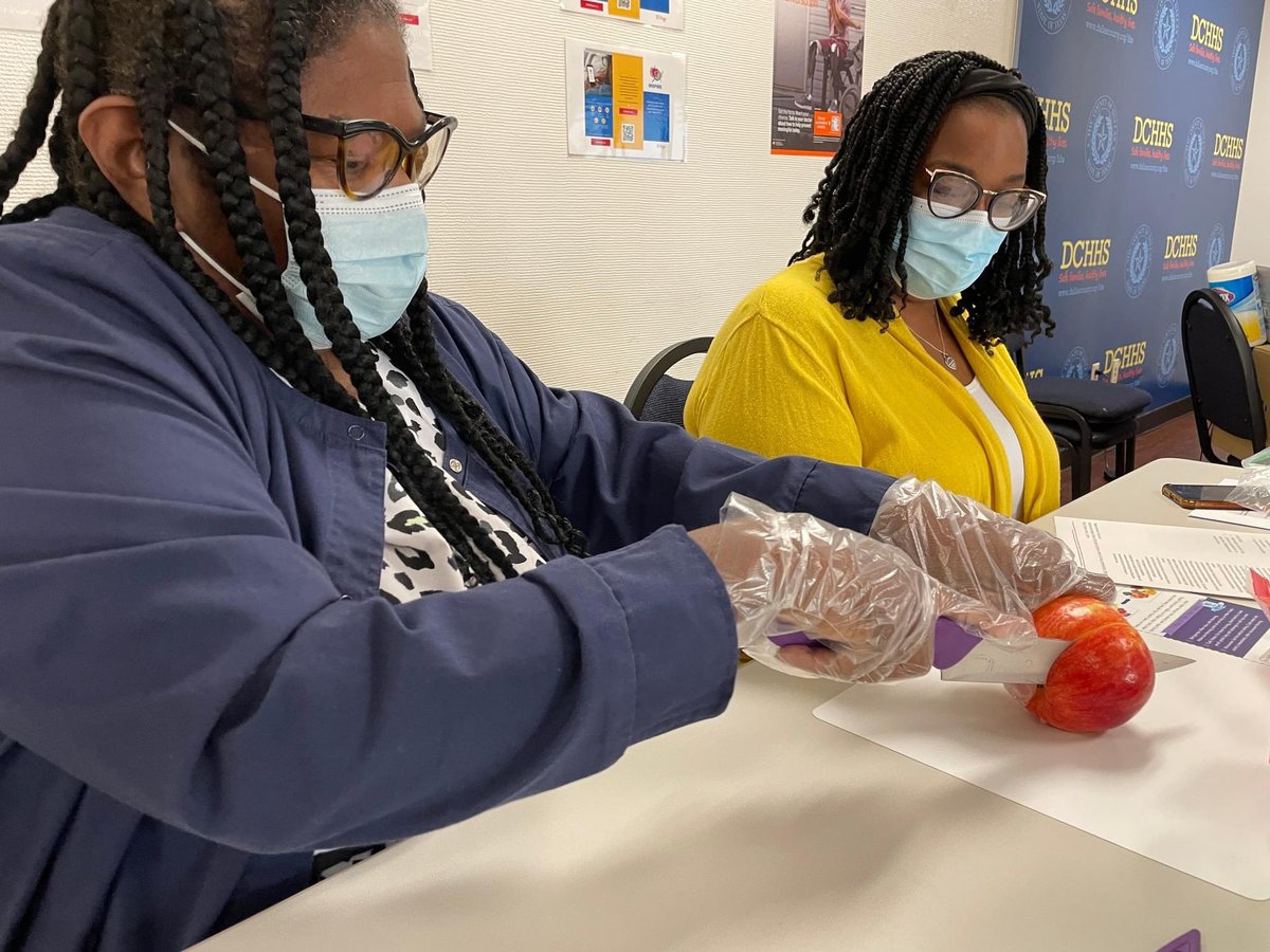 DCHHS's tweet photo. STARTS TOMORROW! #FREE In-person cooking lessons for people living with #diabetes.
You’ll learn how to cook nutritious meals that will help you stay healthy! 🥑
☎️214-819-5115
💻chronic.disease@dallascounty.org or sign up here:
https://t.co/aglfUCrGSk
#diabetesawarenessmonth https://t.co/mmB1bALIHz