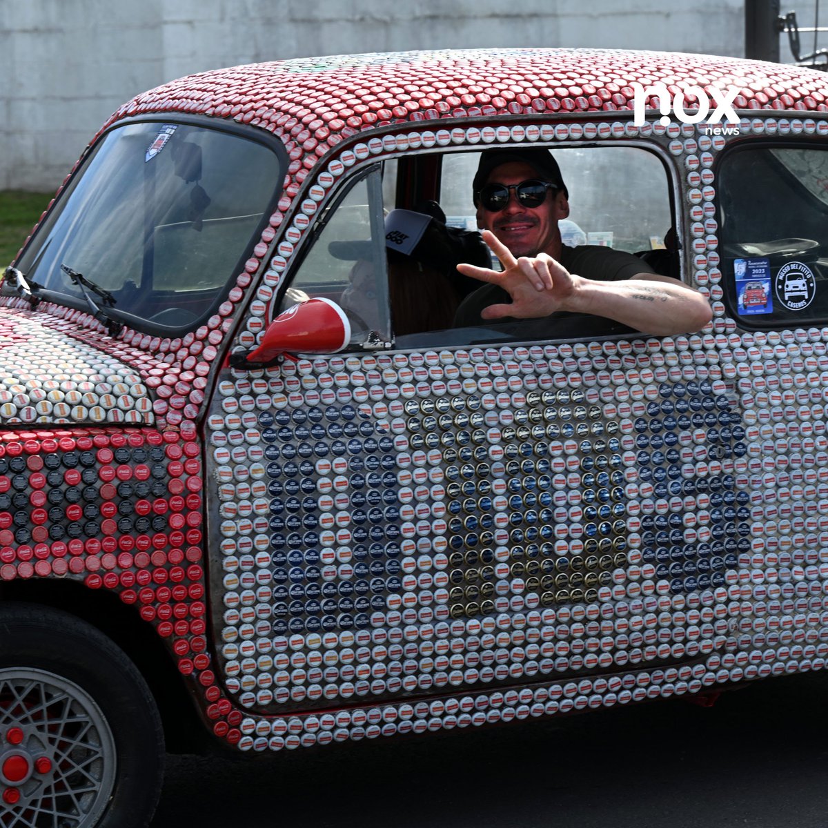 noxnewsok's tweet photo. Más de 600 "Fititos" realizaron una caravana en busca de cumplir un récord Guinness🚙

¿Qué pasó?🤔

Más de 600 Fiat 600 realizaron esta una colorida caravana que partió desde la pista del Autódromo de la Ciudad de Buenos Aires hasta el "Museo del Fitito".🤩

#Fitito #Argentina https://t.co/tokoM5CvZA