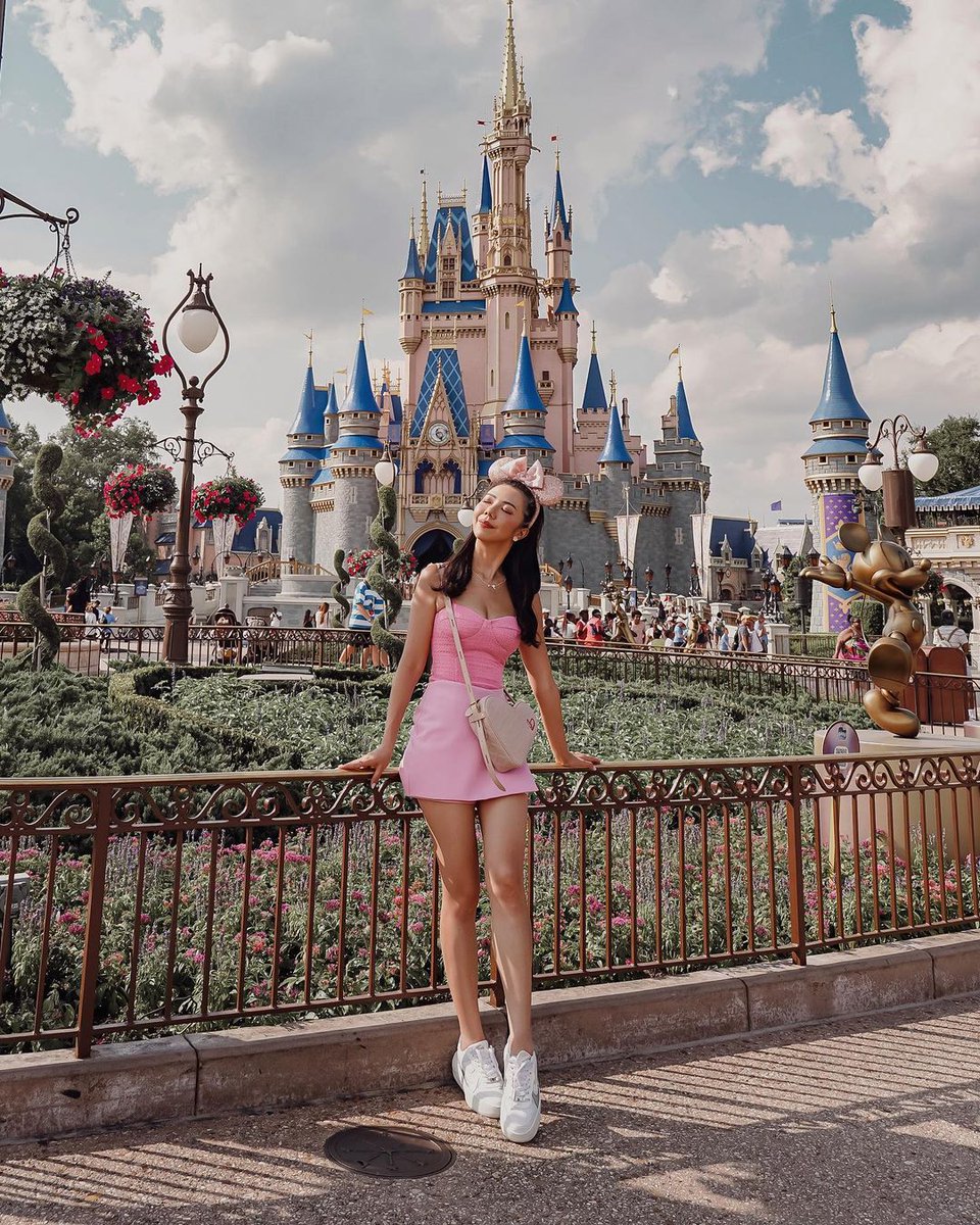noushinalina's tweet photo. BEST. DAY. EVER! - Rapunzel 👸🏼

“I love your outfit, you look so pretty in it!”
What’s better than getting compliments from a princess? 🥹💖

Lesson learned: if you see something beautiful in someone, speak it. 🫶🏽✨ https://t.co/1N1Nhx3kVL