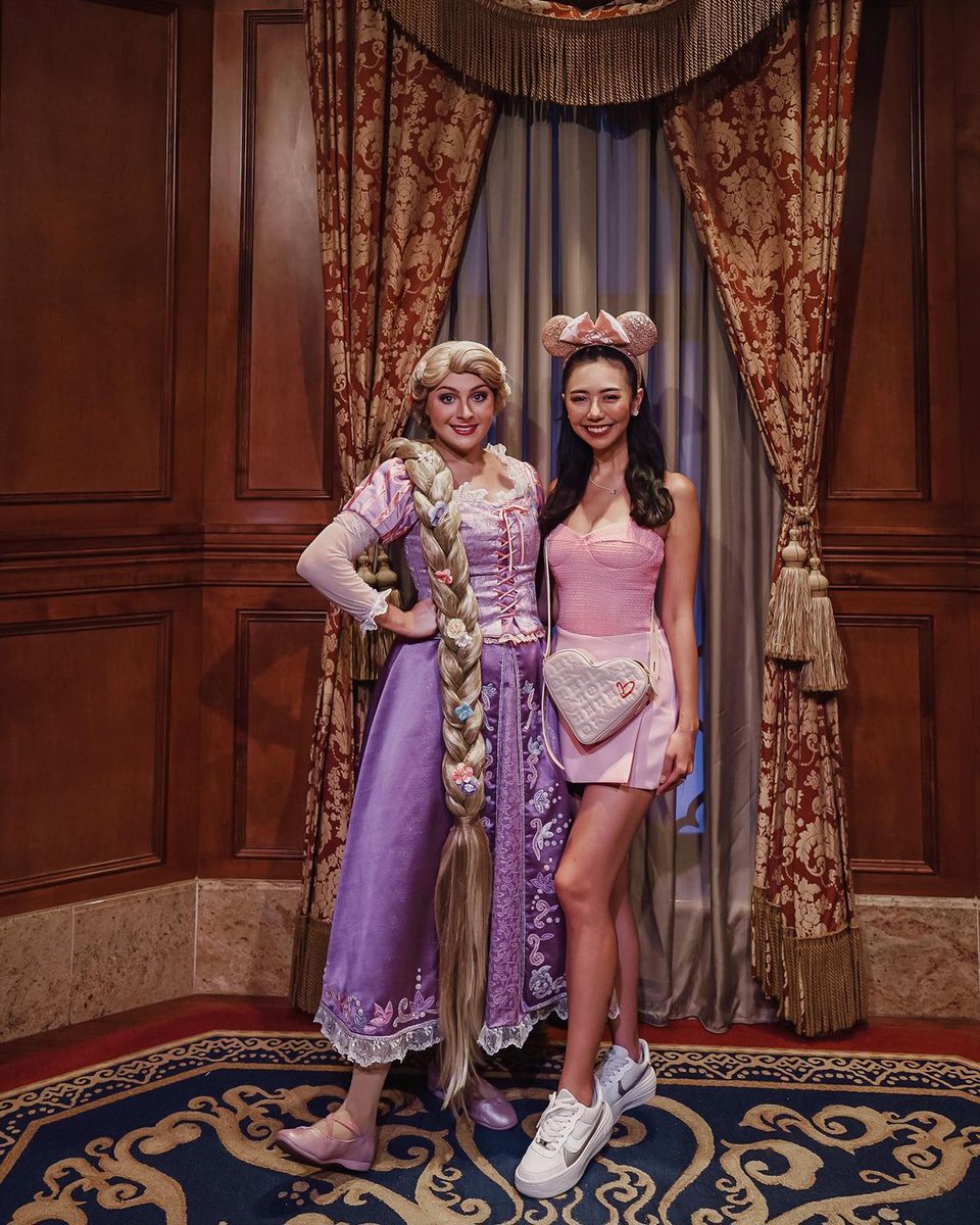 noushinalina's tweet photo. BEST. DAY. EVER! - Rapunzel 👸🏼

“I love your outfit, you look so pretty in it!”
What’s better than getting compliments from a princess? 🥹💖

Lesson learned: if you see something beautiful in someone, speak it. 🫶🏽✨ https://t.co/1N1Nhx3kVL