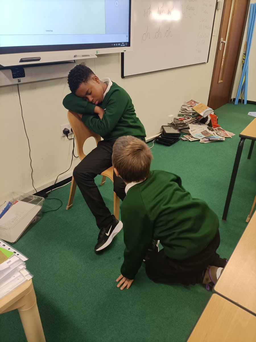 Discovery_Y4's tweet photo. Birdwatching 👁️: Buzzard, Falcon and Kestrel 🦅
In English today, we continued to read our core text ‘The Great Kapok Tree’ and used drama 🎭 to get into the role of the different animal characters🌳🐍 🐒🐸🦗🐆🦦 #Year4 #DPS #Talktotheanimals https://t.co/vvl04Funks