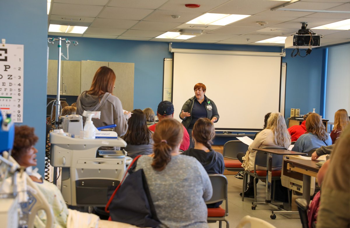 ReadyforRadford's tweet photo. We were thrilled to welcome prospective students and their families to Radford University Carilion over the weekend for Open House! 
There's still time to register for our Nov. 11 Open House on Main Campus.  https://t.co/C82d07LhcO https://t.co/jm1qBzJMFz