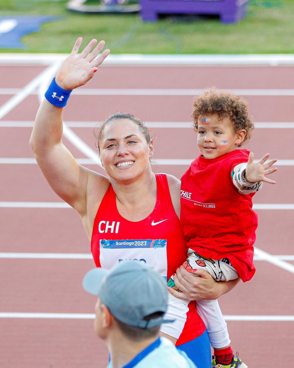 NataliaDucoSole's tweet photo. @aluksicc Muchas gracias @aluksicc y @FundTeApoyamos por ser los únicos que me apoyaron como atleta y mamá financiando el viaje de mi hijo. Ojalá más líderes apoyaran así a madre que cuidan a sus hijos y que a la vez son profesionales y siguen sus sueños! Tremendo trabajo de la fundación. https://t.co/wEvNMBxfcm