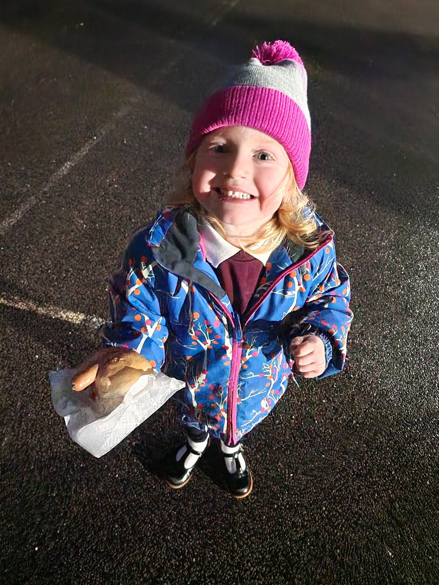 MrsHarrison90's tweet photo. Molly loved the fireworks @church_prim 🤩🎆 https://t.co/EFIruZ5cJf