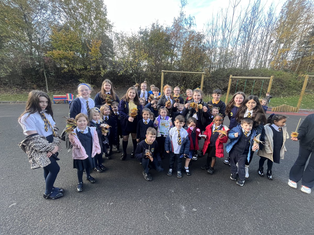 Mrs_Miller01's tweet photo. P1 and P7 enjoyed making leaf kebabs for buddy time today🍂🍃🍁 #outdoorlearning #buddytime @JPrimary https://t.co/k0cQ2jRlWb