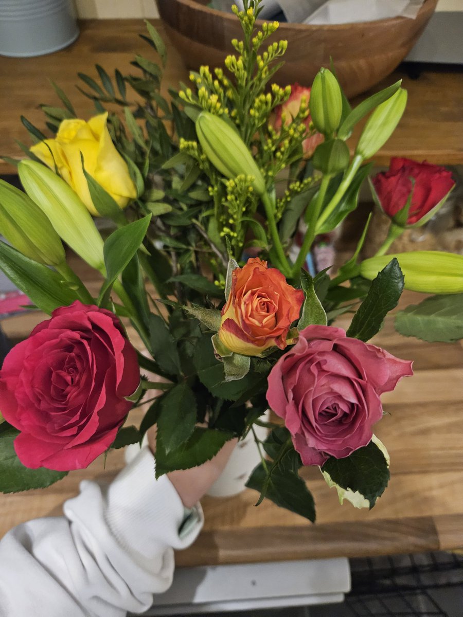 Very grateful for more flowers as I start my first day as an official #gynaecologyoncologycns at the <a href="/RUHBath/">RUH Bath 🏥</a> 
I would not have pictured this when I started the Rotational developmental CNS role in Jan. 
Thank you to all the support and mentors over those months!
<a href="/RUH_careers/">RUH Bath Careers</a>