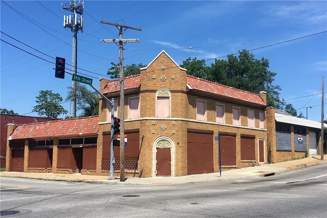 Just Listed ---
Commercial Redevelopment for Sale:
3855 Woodland Ave, Kansas City, MO 64109

#remaxknowskc #scottcrs #remax #kansascity #commercialrealestate #commercialproperty #KC #kansascityrealestate #kcrealestate #justlisted