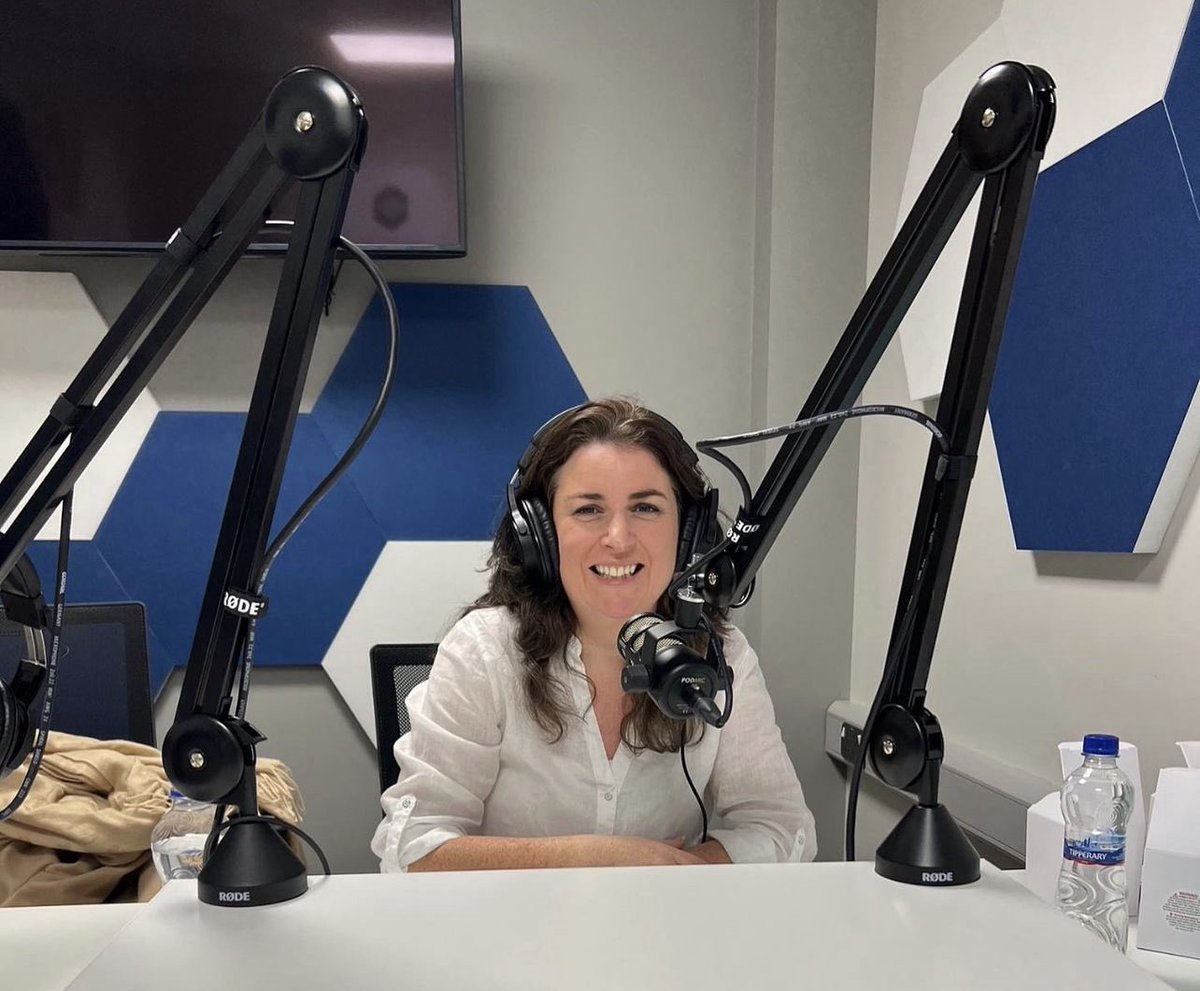 Tune into <a href="/bbc5live/">BBC Radio 5 Live</a> tomorrow with Rick and Rachel around 7.45am
I’ll be chatting about “cluttercore” the look that has been big these last few years.
Listen in if you can to give me moral support..❤️
#bbcradio5live #interiordesign #cluttercore #bbc #interiors #interiordesigner