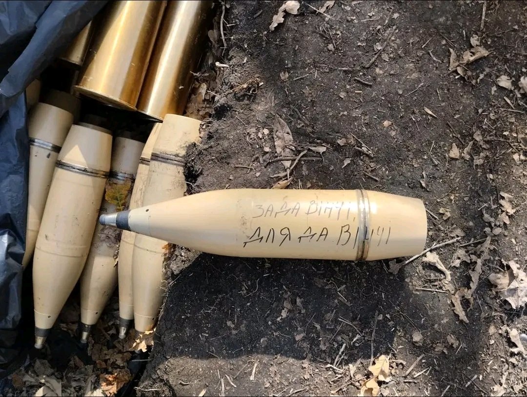Weapons_Illust's tweet photo. #Ukraine: Interestingly, it appears that the Ukrainian Army is using #Iranian 🇮🇷-made OF-462 122mm HE shells of a different color than those previously found in Ukraine. #UkraineWar #Kyiv #UkraineRussiaWar #Iran #USA

I found a video last week and a couple of photos this week.👇 https://t.co/EVqPHhd8ZW