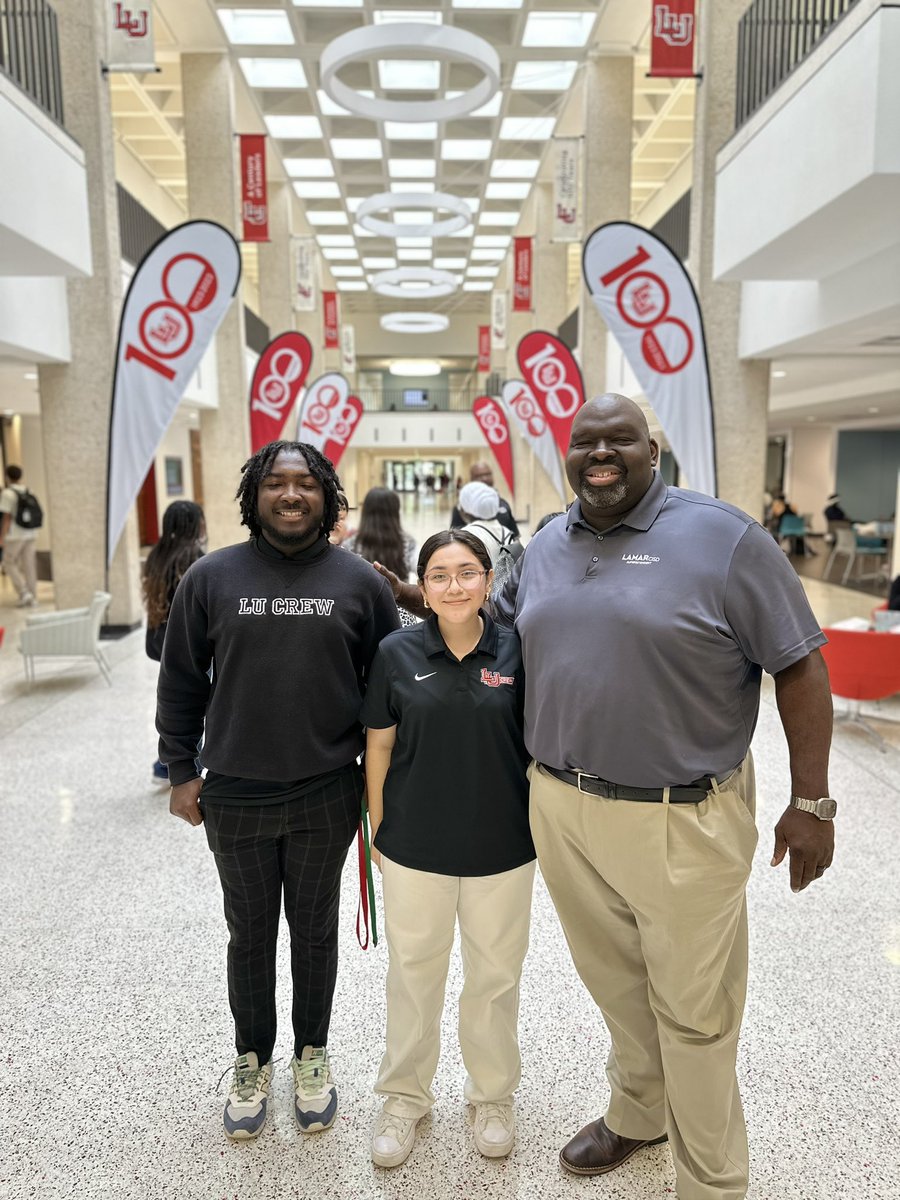Dr_RNivens's tweet photo. We just left @LamarUniversity and they welcomed us with the greatest Texas hospitality. Our guides were two education majors that will teach in @LamarCISD soon (hint hint).
Students doing school work between campus visits. #SuperImpressive https://t.co/DPWqXqjgxp