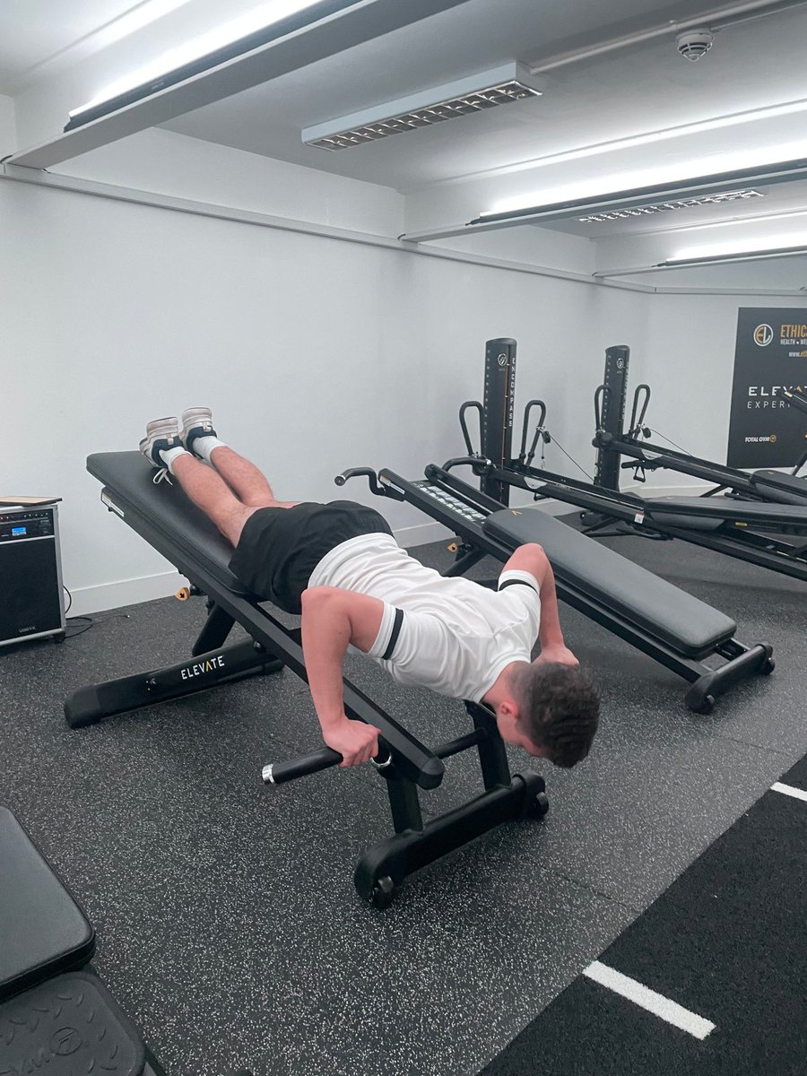ElevatePTstudio's tweet photo. "Pushing limits with PT Theo! Decline push-ups are a killer way to sculpt those upper body muscles and build core strength. ๐ช๐ฅ Who's up for the challenge? #WorkoutMotivation #DeclinePushups #FitLife" https://t.co/vP5lJMyVHc