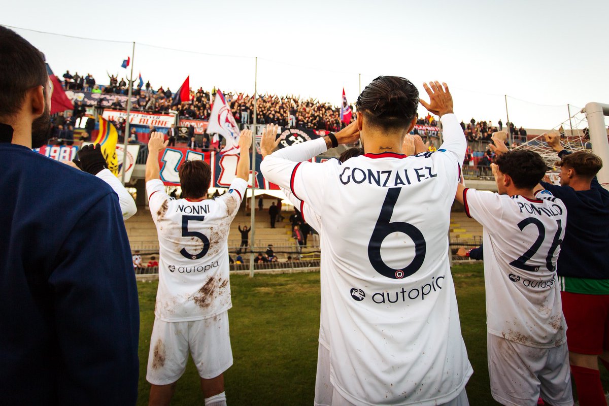 Campobasso1919's tweet photo. 🔴🔵 Best moments from #CAMFAN https://t.co/5e27NsoWOm