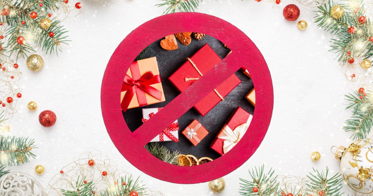 MoneySavingExp's tweet photo. Martin Lewis: It's the perfect time to discuss whether you're BANNING unnecessary Christmas presents.

There's under 50 days to go... will you say 'no' to unnecessary Christmas presents this year? 🎁

https://t.co/9IDemHbIv6 https://t.co/2fd5kUlq6N