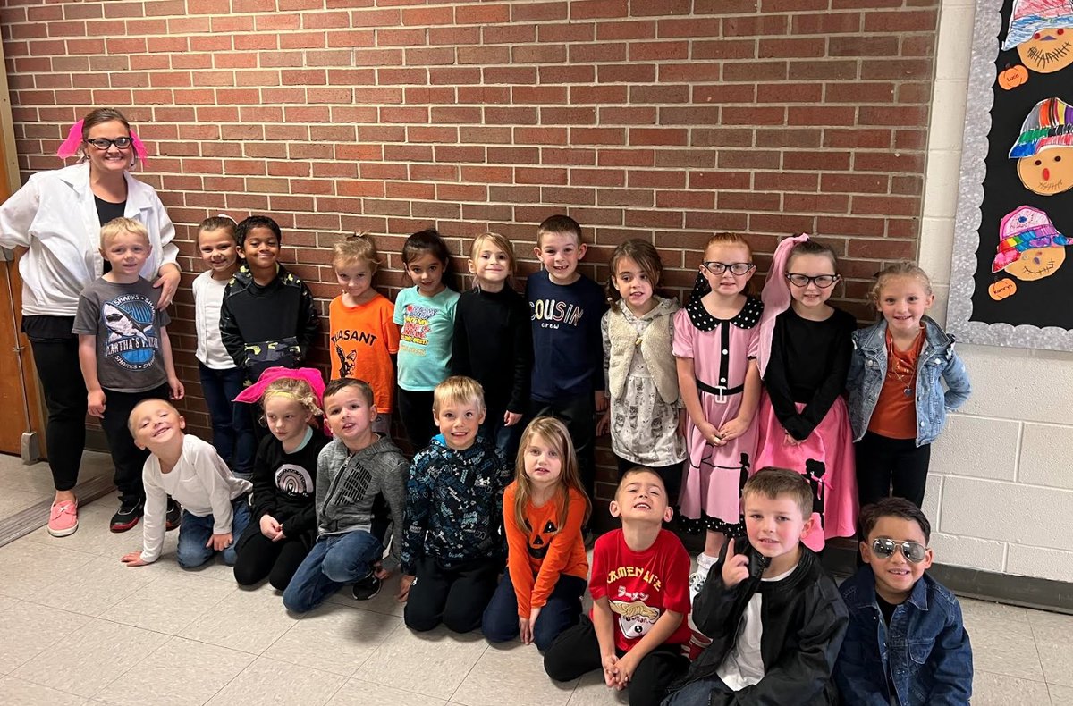pleasantlocal's tweet photo. 🕺 Kindergarten turned into a time machine for the 50th day of school last week! Our wonderful teachers took their students back to the fabulous 1950s! 🎉 You make learning an unforgettable journey! 🌟 🎶 #SpartansAdvance https://t.co/SNBq7k0rRz